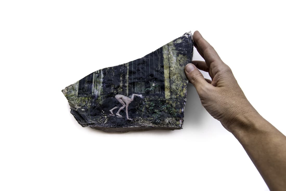 Reconstrucción / Serie Algo aún resiste 2021/ 19 x 11 ( 1er piedra ) 8 x 11 ( Escombro y azulejo )