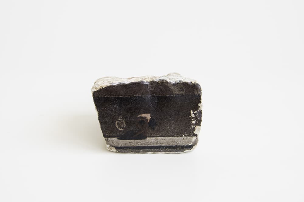 Boca de incendios / Serie No puedo salir 2022 / 9x6 cm( cada una de las piezas) Técnica Mixt