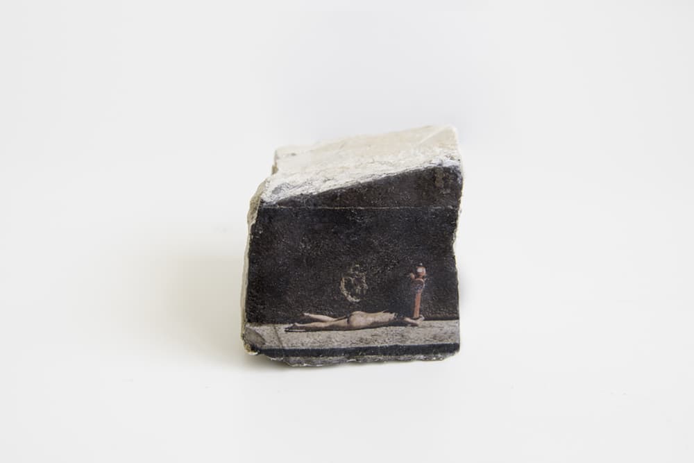 Boca de incendios / Serie No puedo salir 2022 / 9x6 cm( cada una de las piezas) Técnica Mixt