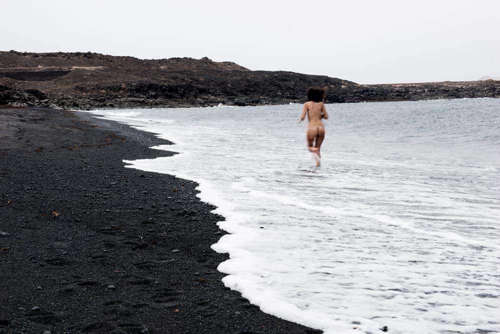 Adiós /Serie Tierra de Nadie 2022 /Fotografía digital toma directa / 1x1 mtr